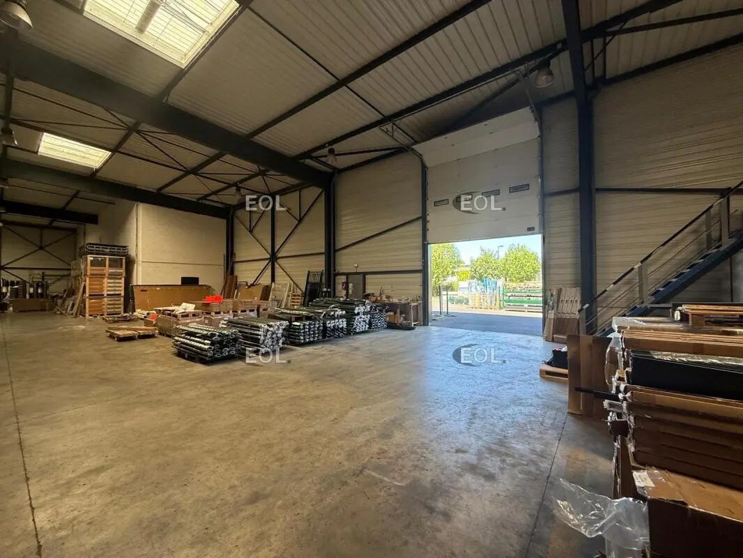 Flex in Montévrain for lease Interior Photo- Image 1 of 14