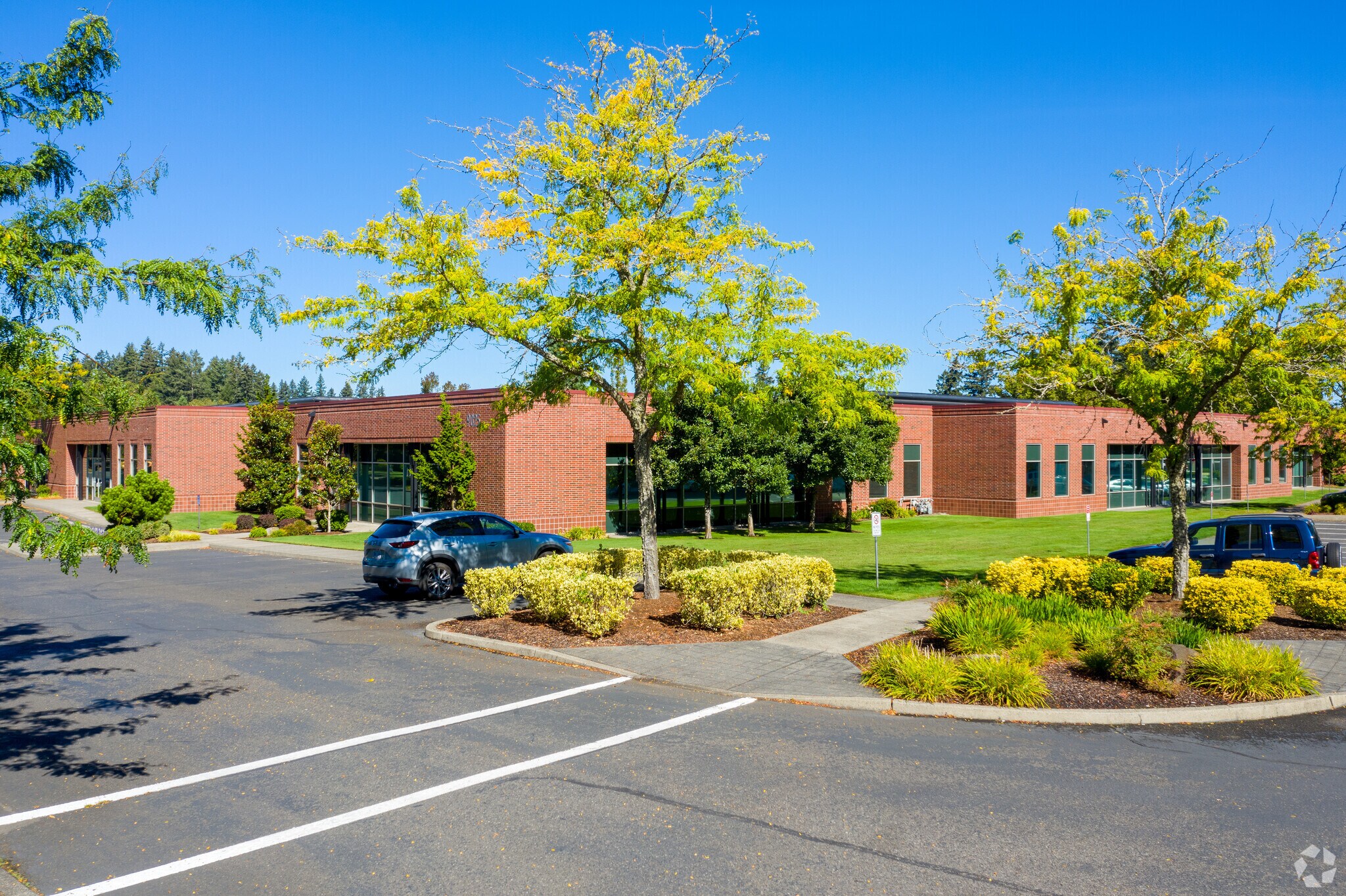 9025 NE Von Neumann Dr, Beaverton, OR for sale Primary Photo- Image 1 of 1