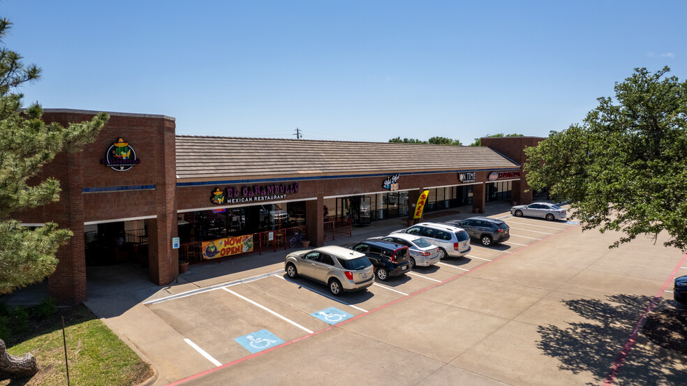 109-189 W Harwood Rd, Hurst, TX for lease - Building Photo - Image 1 of 18