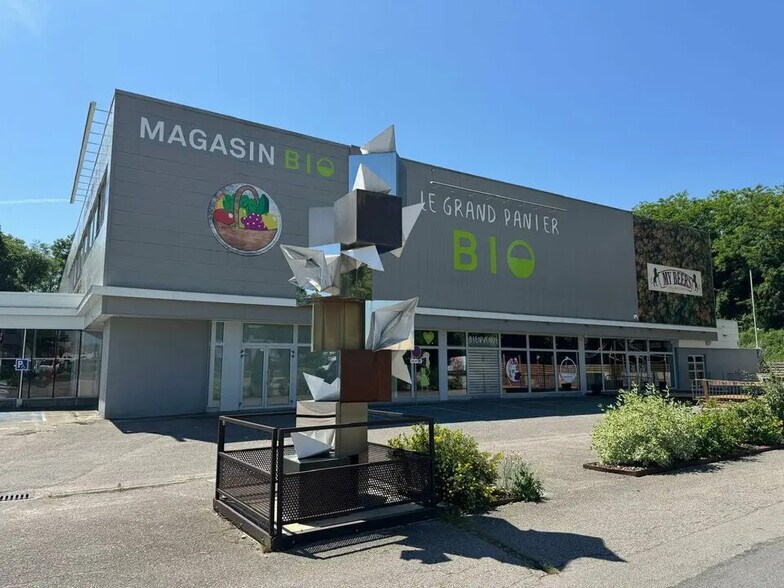 Retail in Golbey for lease - Building Photo - Image 3 of 12