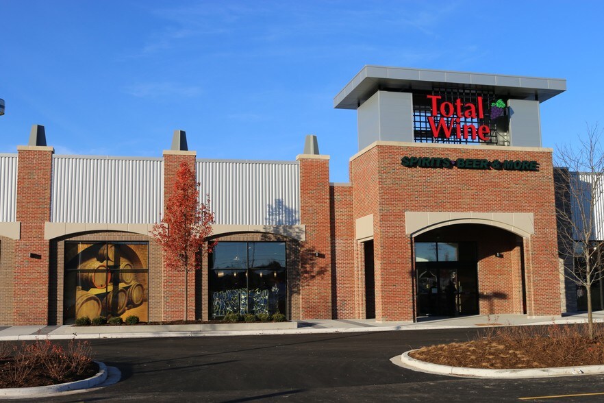 17300 W Bluemound Rd, Brookfield, WI for sale - Building Photo - Image 1 of 1