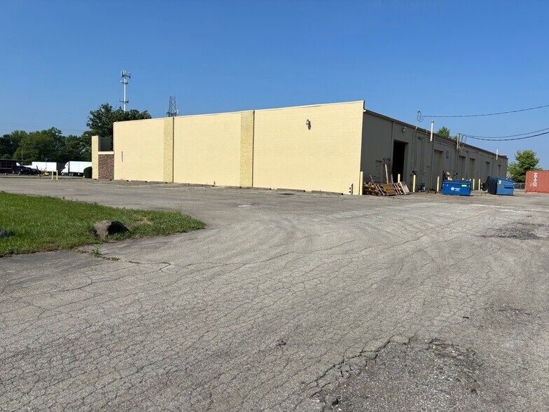 5840-5860 E 25th St, Indianapolis, IN for sale - Building Photo - Image 2 of 6