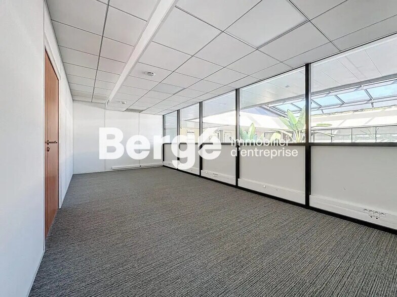 Office in SOPHIA ANTIPOLIS for lease - Building Photo - Image 3 of 7