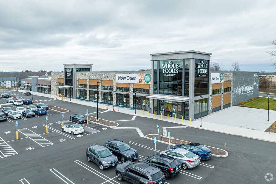 600 Evergreen Way, South Windsor, CT for lease - Primary Photo - Image 1 of 13