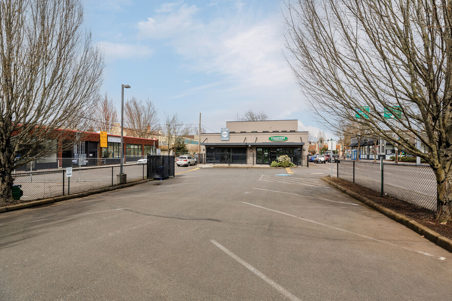 3902 NE Sandy Blvd, Portland, OR for sale - Building Photo - Image 3 of 20