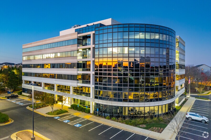 13221 Woodland Park Rd, Herndon, VA 20171