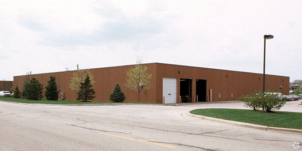 700 High Grove Blvd, Glendale Heights, IL for lease - Building Photo - Image 2 of 2