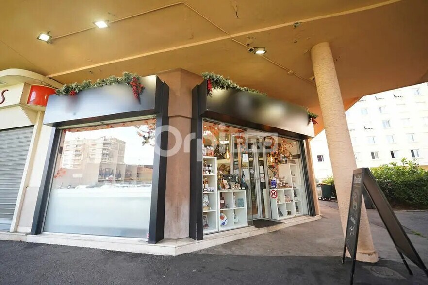 Retail in Sainte-Foy-lès-Lyon for sale - Building Photo - Image 3 of 5