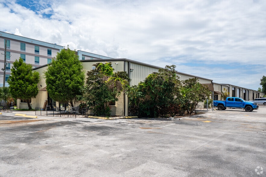 4455 Ulmerton Rd, Clearwater, FL for lease - Building Photo - Image 1 of 20