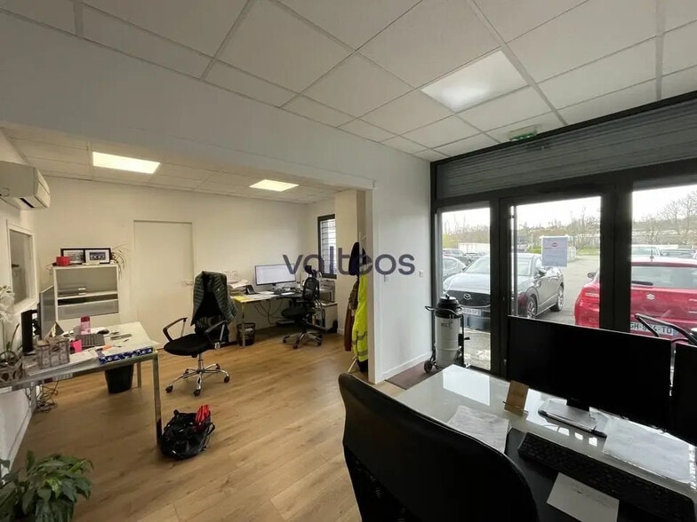 Office in Montrabé for lease - Interior Photo - Image 3 of 9