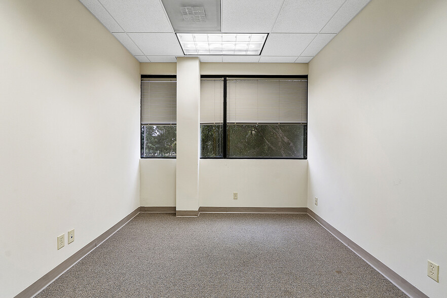 400 Sawgrass Corporate Pky, Sunrise, FL for lease - Interior Photo - Image 2 of 19