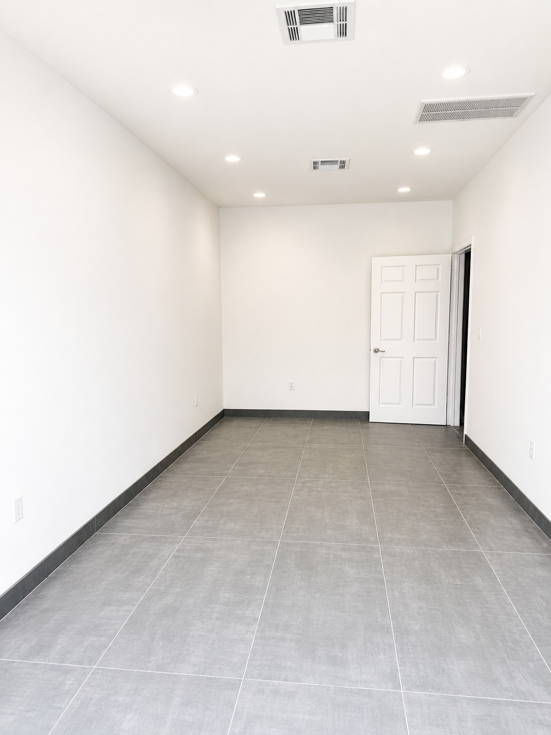 7044 Queenston Blvd, Houston, TX for lease Interior Photo- Image 1 of 8