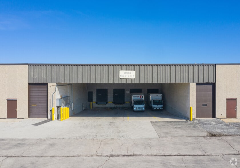 650 Anthony Trl, Northbrook, IL for lease - Building Photo - Image 3 of 10