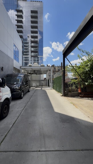 More details for 3354 Farrington St, Flushing, NY - Industrial for Lease