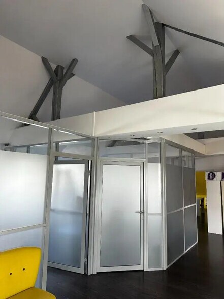 Office in Le Havre for lease - Interior Photo - Image 3 of 5