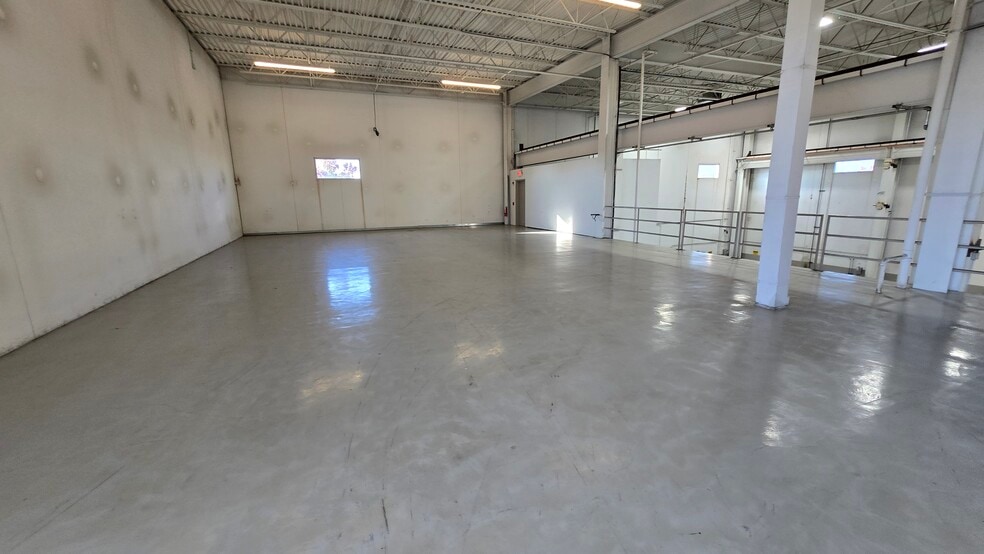 900 Muirfield Dr, Hanover Park, IL for lease - Interior Photo - Image 2 of 4