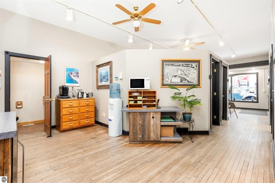 408 Main St, Frankfort, MI for sale - Building Photo - Image 3 of 21