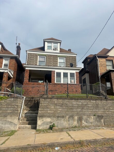 1019 Lincoln Ave, Duquesne, PA for sale - Primary Photo - Image 1 of 1