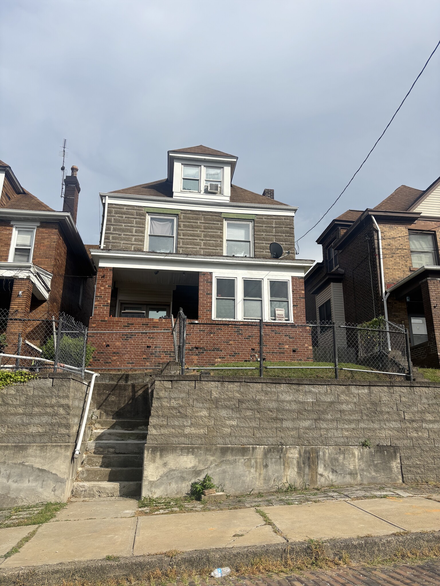 1019 Lincoln Ave, Duquesne, PA for sale Primary Photo- Image 1 of 2