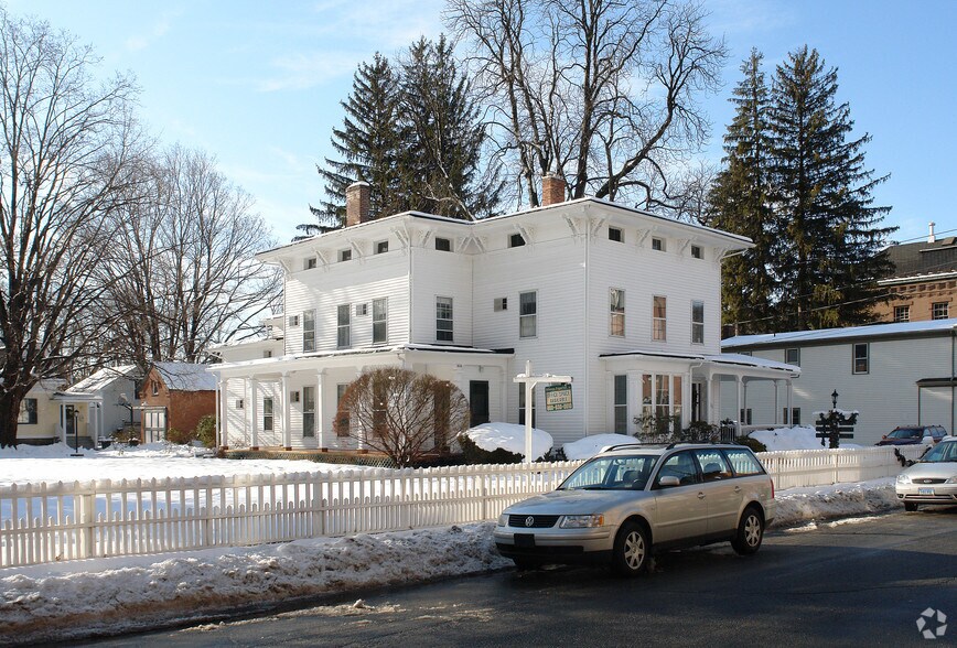 111 Main St, Collinsville, CT 06019