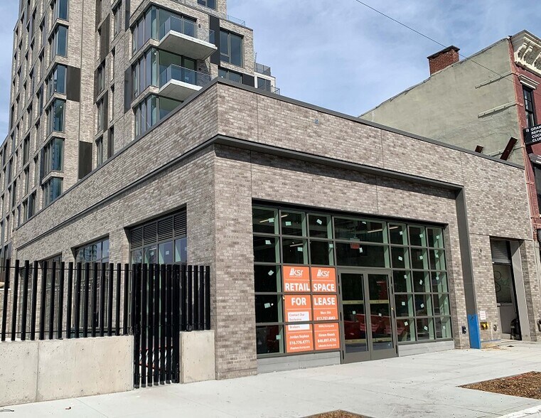 30 Kent St, Brooklyn, NY for sale - Building Photo - Image 1 of 1