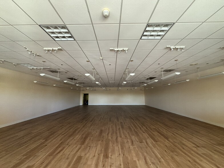 1815 Hillsdale Ave, San Jose, CA for lease - Building Photo - Image 3 of 12