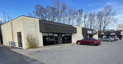 2436-2448 W College Ave, Appleton, WI for lease Building Photo- Image 1 of 3