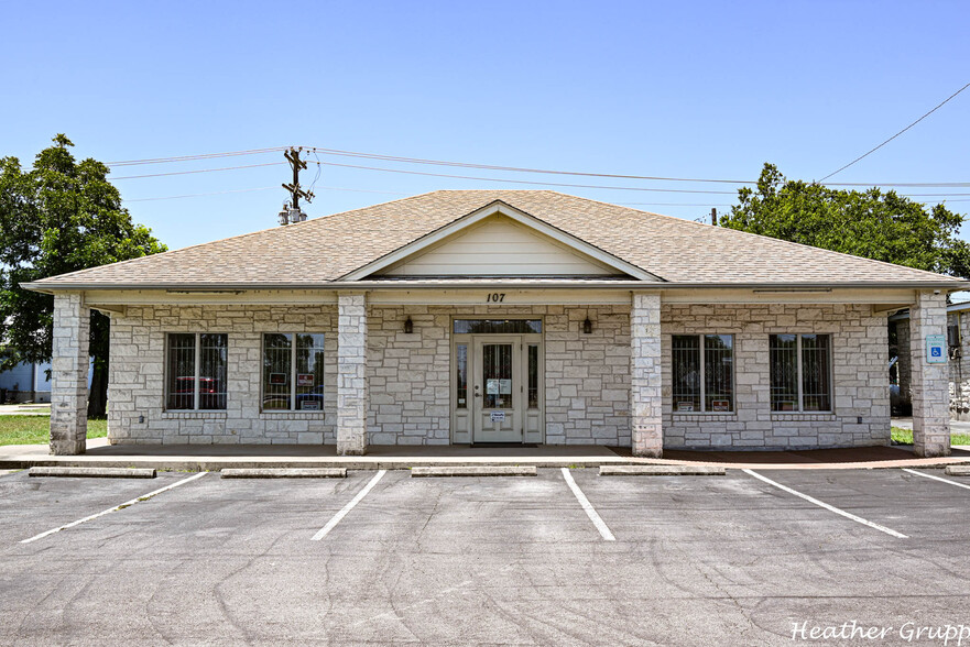 107 N Highway 183, Leander, TX for lease - Primary Photo - Image 1 of 4