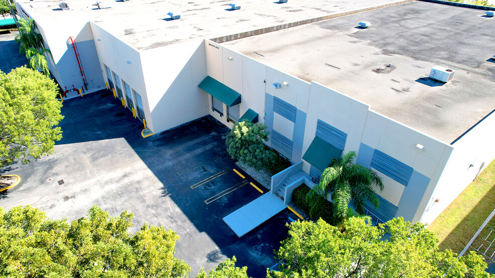 2980 NW 108th Ave, Miami, FL for lease - Building Photo - Image 3 of 6