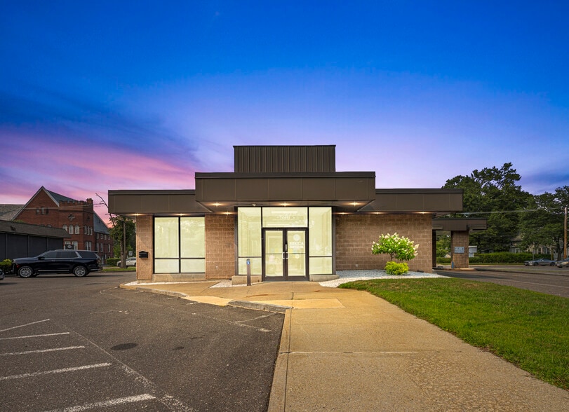 596 South St, Holyoke, MA for sale - Building Photo - Image 2 of 21