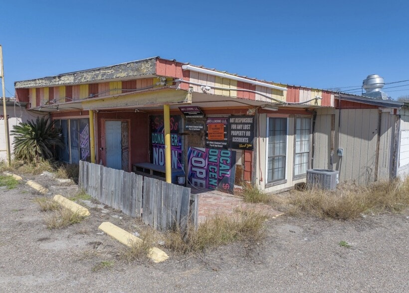 Unique Multi-Property Investment portfolio of 3 properties for sale on LoopNet.com - Primary Photo - Image 2 of 2