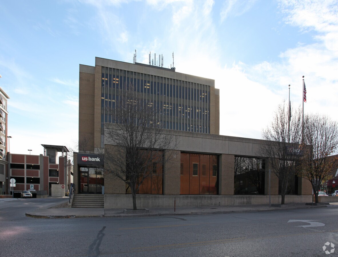 900 910 Massachusetts St Lawrence Ks 66044 Office Space For