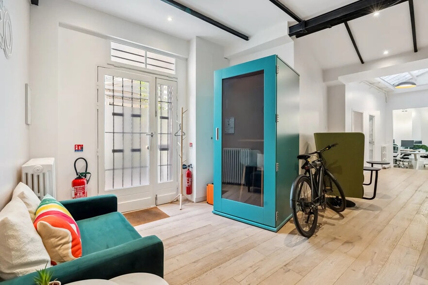 14 Rue Laferrière, Paris for lease - Interior Photo - Image 3 of 7