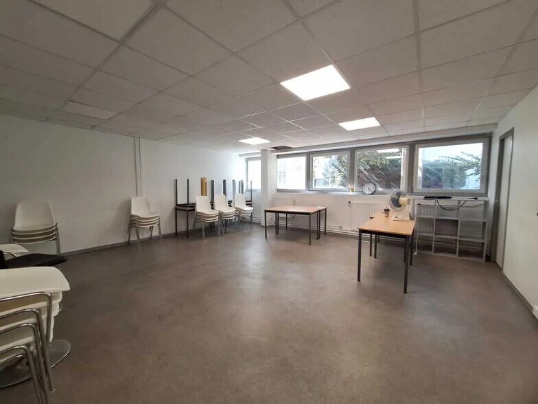 Office in Bordeaux for lease - Interior Photo - Image 2 of 10