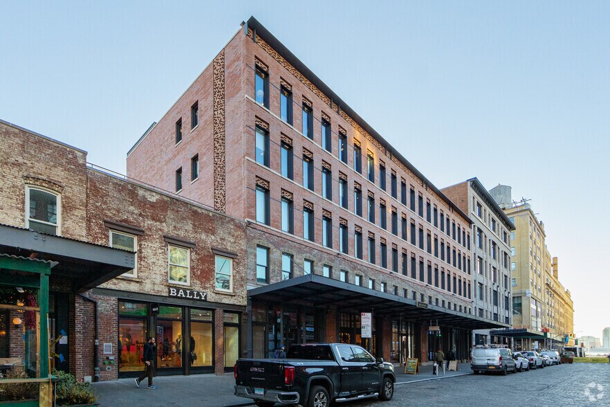 6074 Gansevoort St, New York, NY 10014