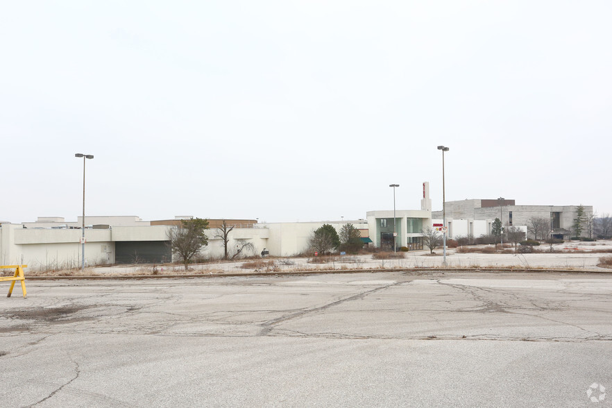 100-500 Jamestown Mall, Florissant, MO for sale - Primary Photo - Image 1 of 1