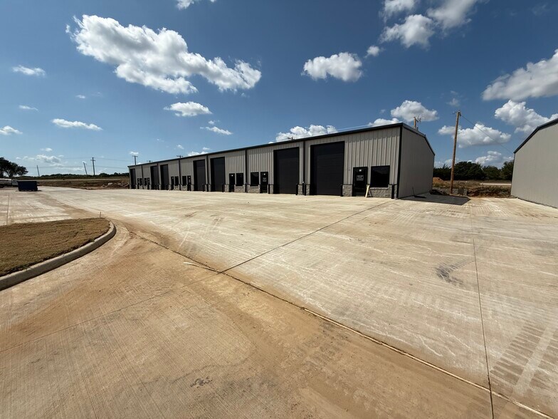 6815 Rendon Bloodworth Rd, Fort Worth, TX for lease - Building Photo - Image 1 of 16