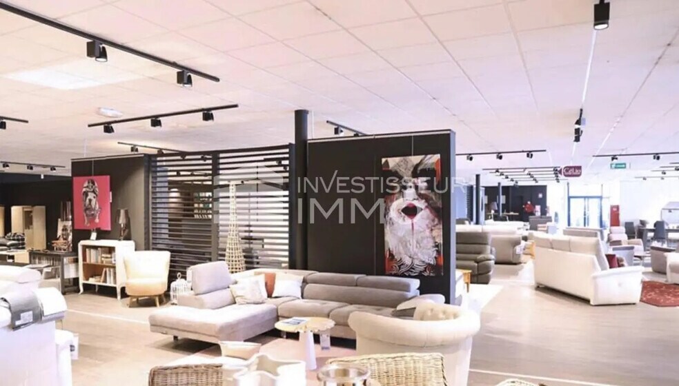 Retail in Saint-Maximin for lease - Interior Photo - Image 3 of 4