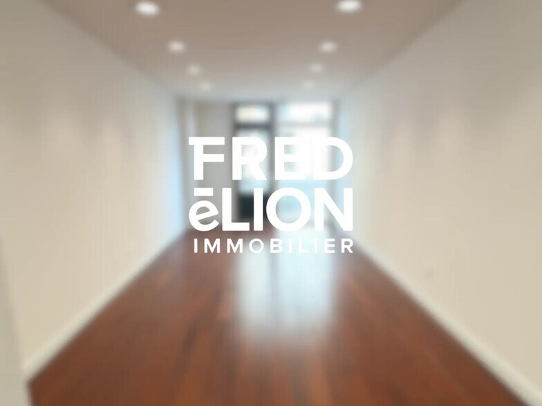 Retail in Paris for lease - Interior Photo - Image 2 of 3