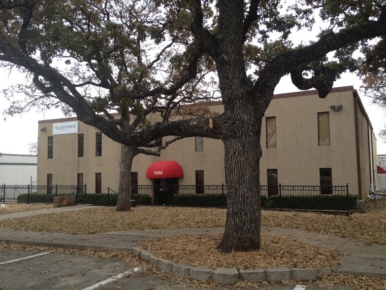 7434 Tower St, Richland Hills, TX for sale - Building Photo - Image 1 of 1