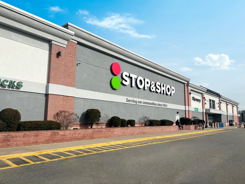 220 Route 12, Groton, CT for lease - Building Photo - Image 1 of 10