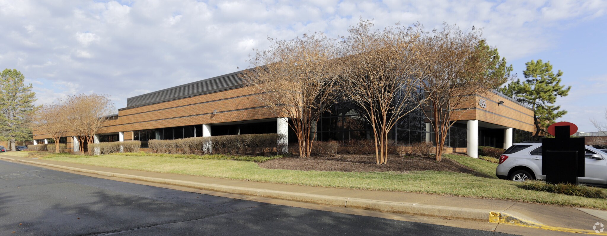 455 Springpark Pl, Herndon, VA for sale Primary Photo- Image 1 of 1