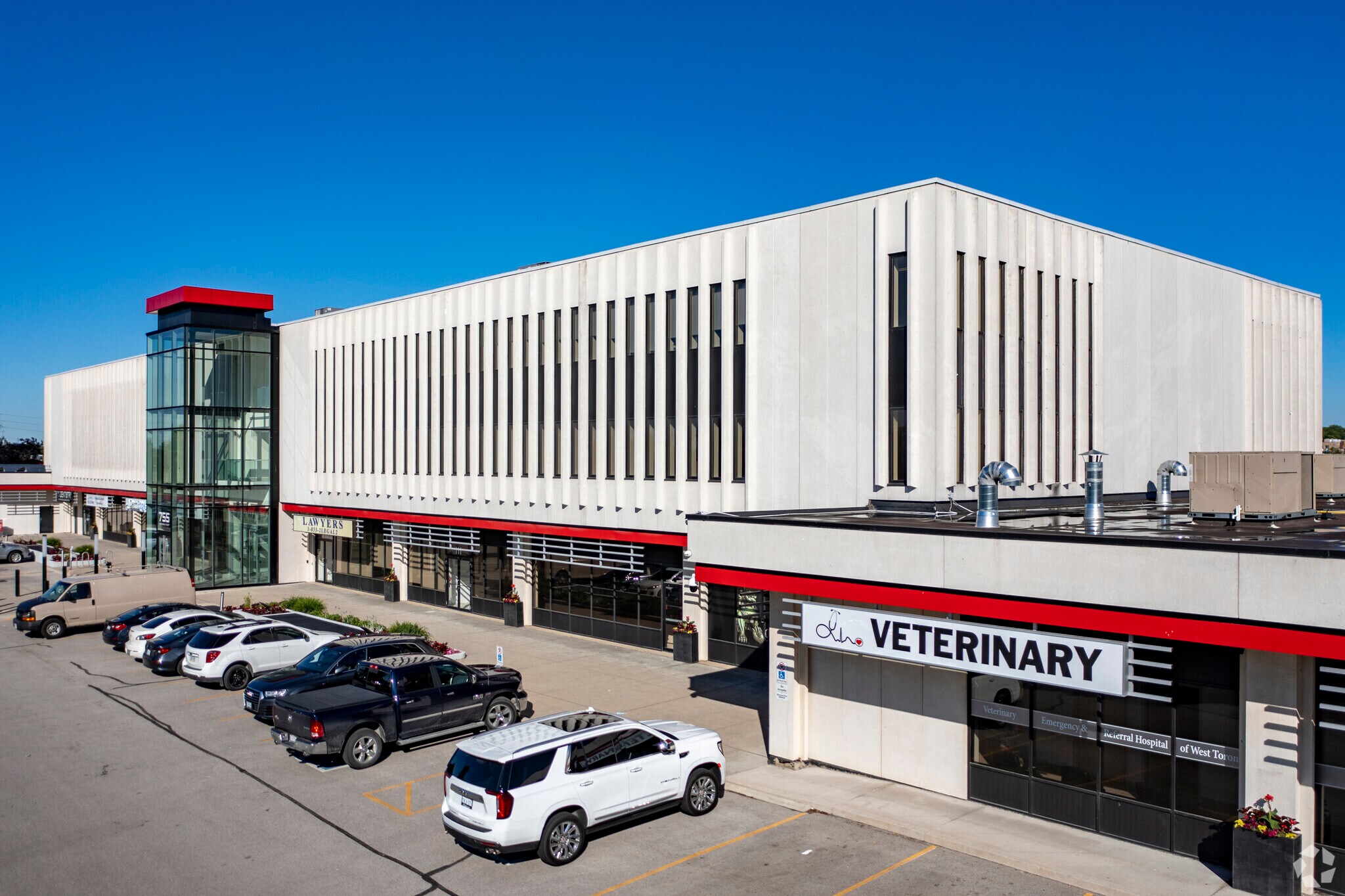 755 Queensway E, Mississauga, ON for lease Primary Photo- Image 1 of 7