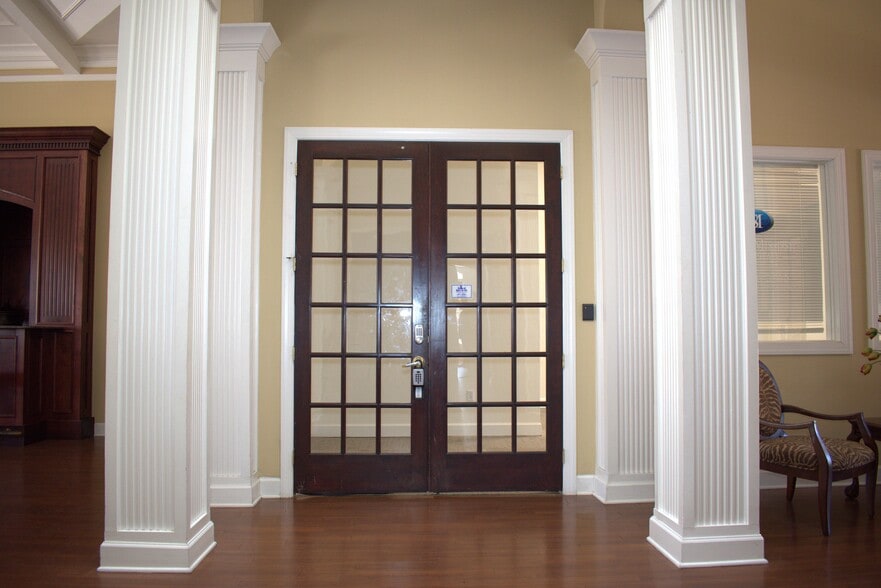 2252 Beach Dr, Gulfport, MS for lease - Interior Photo - Image 3 of 22