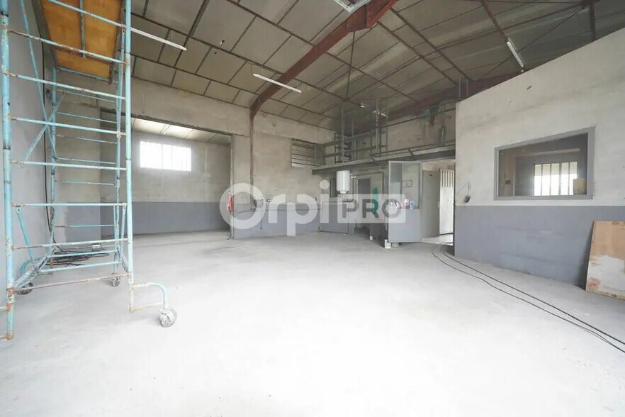 Flex in Charvieu-Chavagneux for lease - Interior Photo - Image 1 of 7
