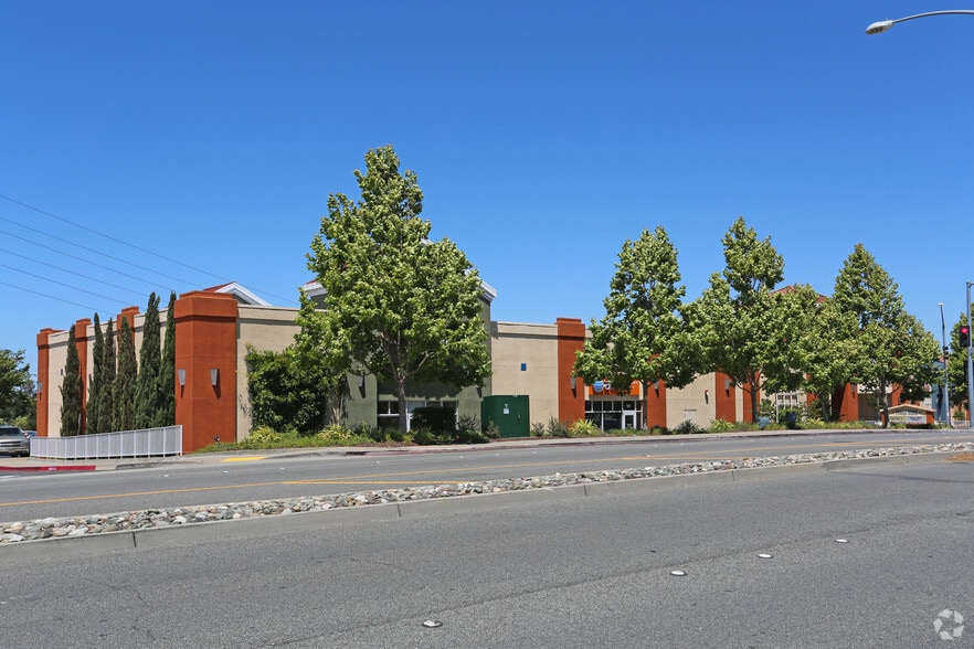1471-1477 Fitzgerald Dr, Pinole, CA for lease - Building Photo - Image 2 of 17