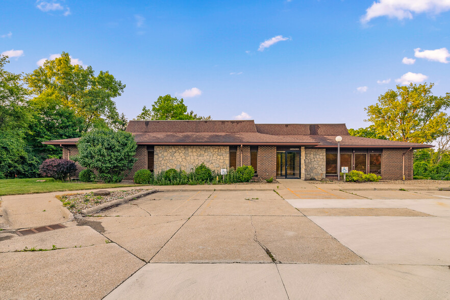 370 Cline Ave, Mansfield, OH for sale - Building Photo - Image 1 of 29