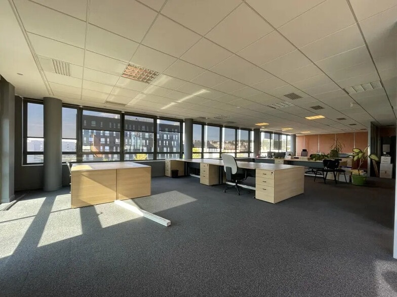 Office in Le Havre for lease - Interior Photo - Image 3 of 12