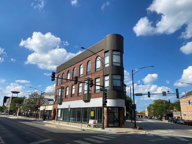 837 N Milwaukee Ave, Chicago, IL for lease - Building Photo - Image 1 of 4