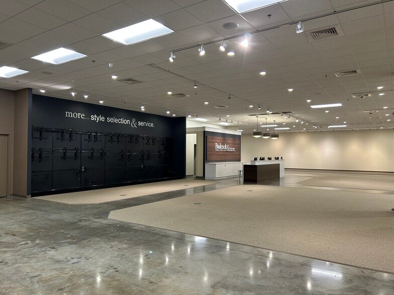 4610 Clyde Morris Blvd, Port Orange, FL for lease - Interior Photo - Image 2 of 10